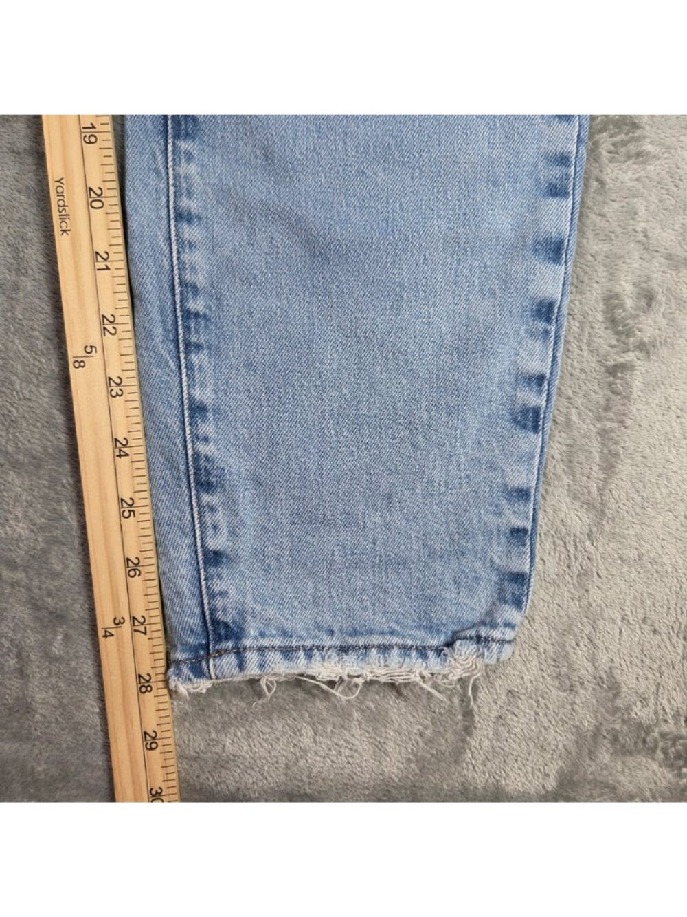 Good American Jeans 6 / 28 Blue The Weekender Retro Frayed Tapered Denim - Picture 7 of 7